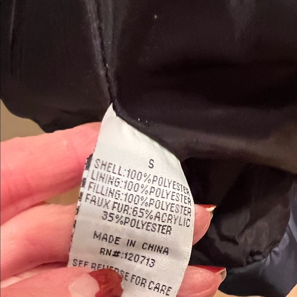 Sporto Navy Quilted woman’s S Coat with Faux Fur Trim the faux fur removable😃 - Picture 12 of 15